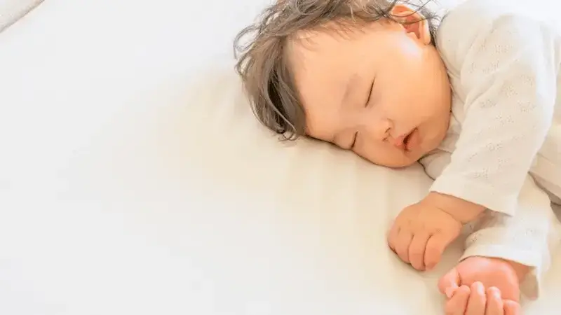 すやすや眠る赤ちゃん