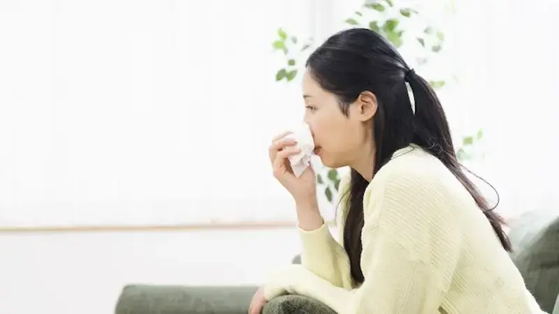 アレルギー症状のある女性